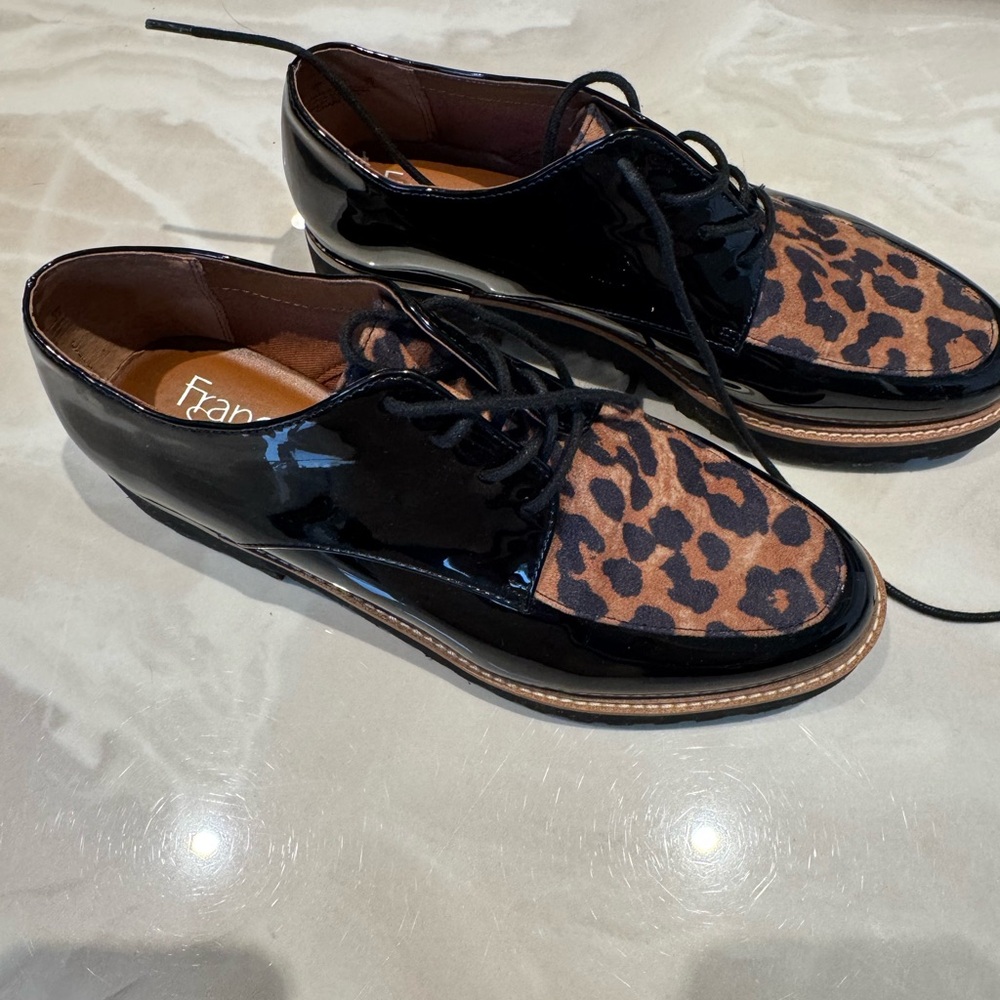 Leopard Print Black Patent Leather Shoes
